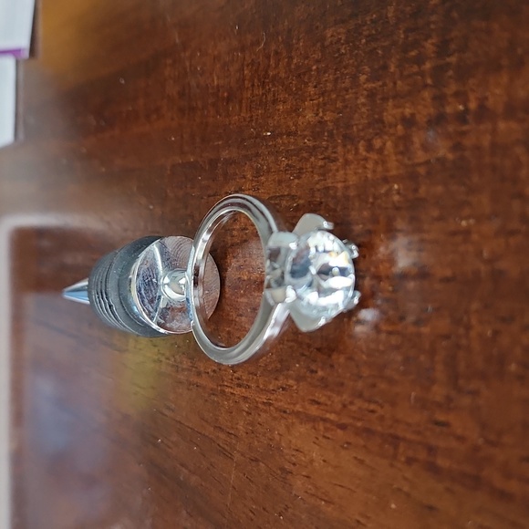 DIAMOND RING BOTTLE STOPPER. - Picture 2 of 3